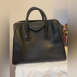 Givenchy Medium Antigona - Black